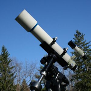 Read more about the article Setting Up a Stellar Home Observatory: Essential Equipment Guide